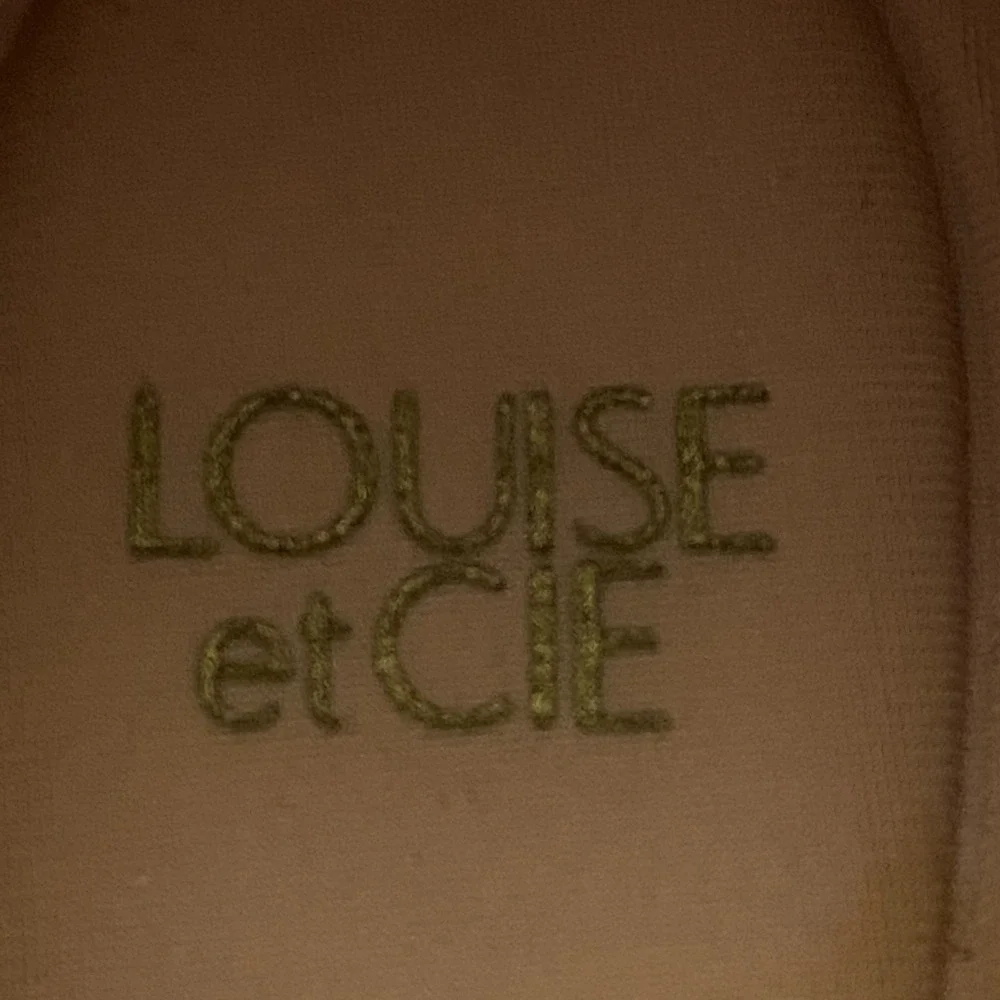 Louise et Cie up sale